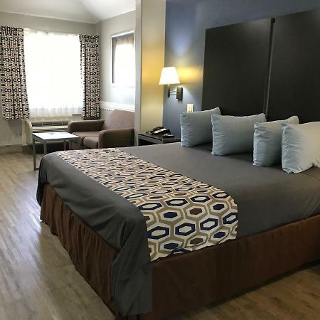 Camelot Inn And Suites Aldine Esterno foto