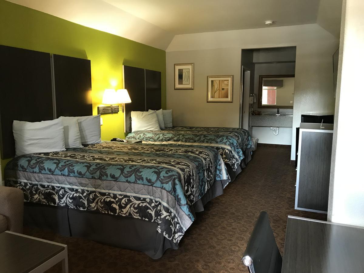 Camelot Inn And Suites Aldine Esterno foto