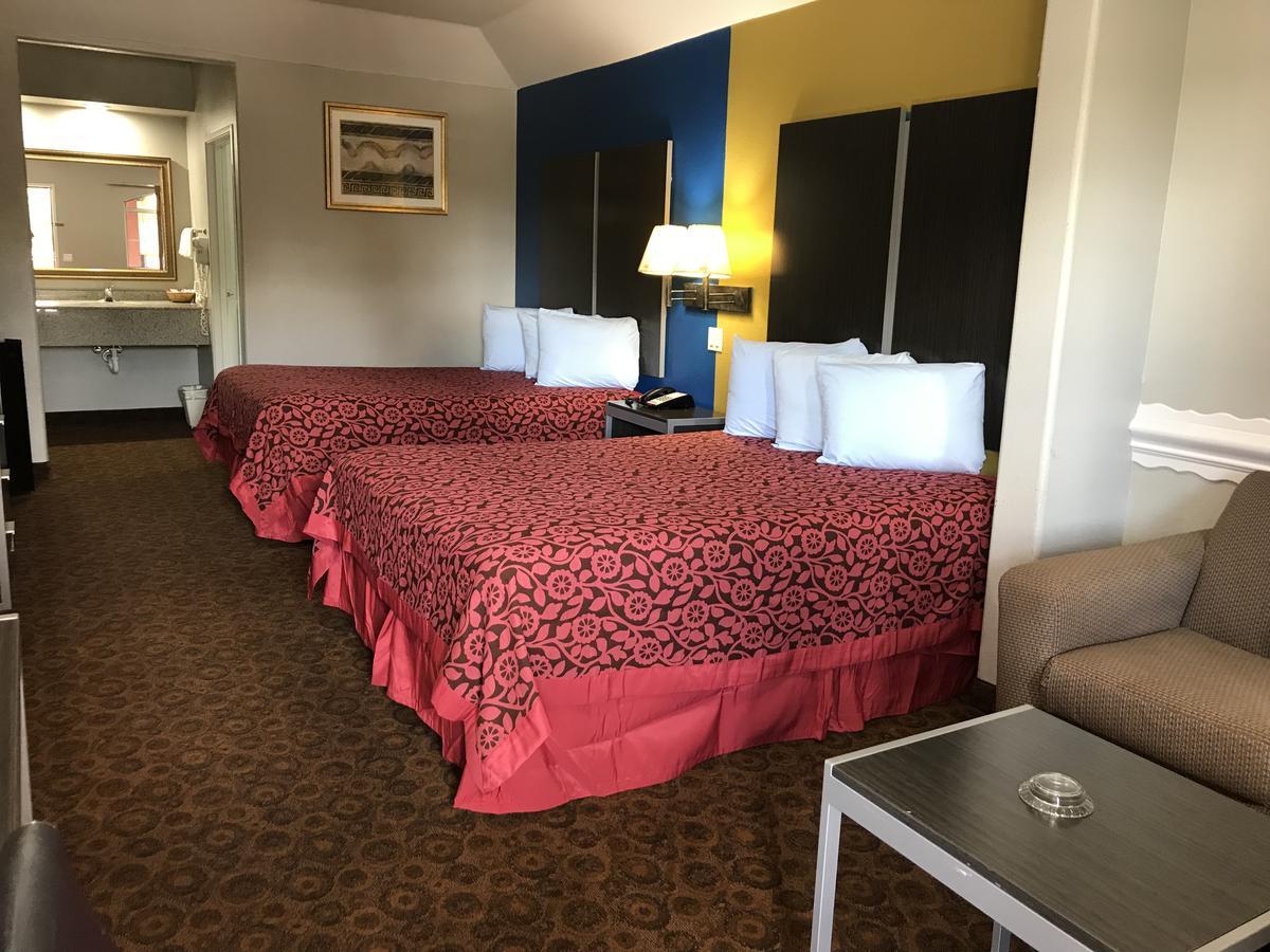 Camelot Inn And Suites Aldine Esterno foto