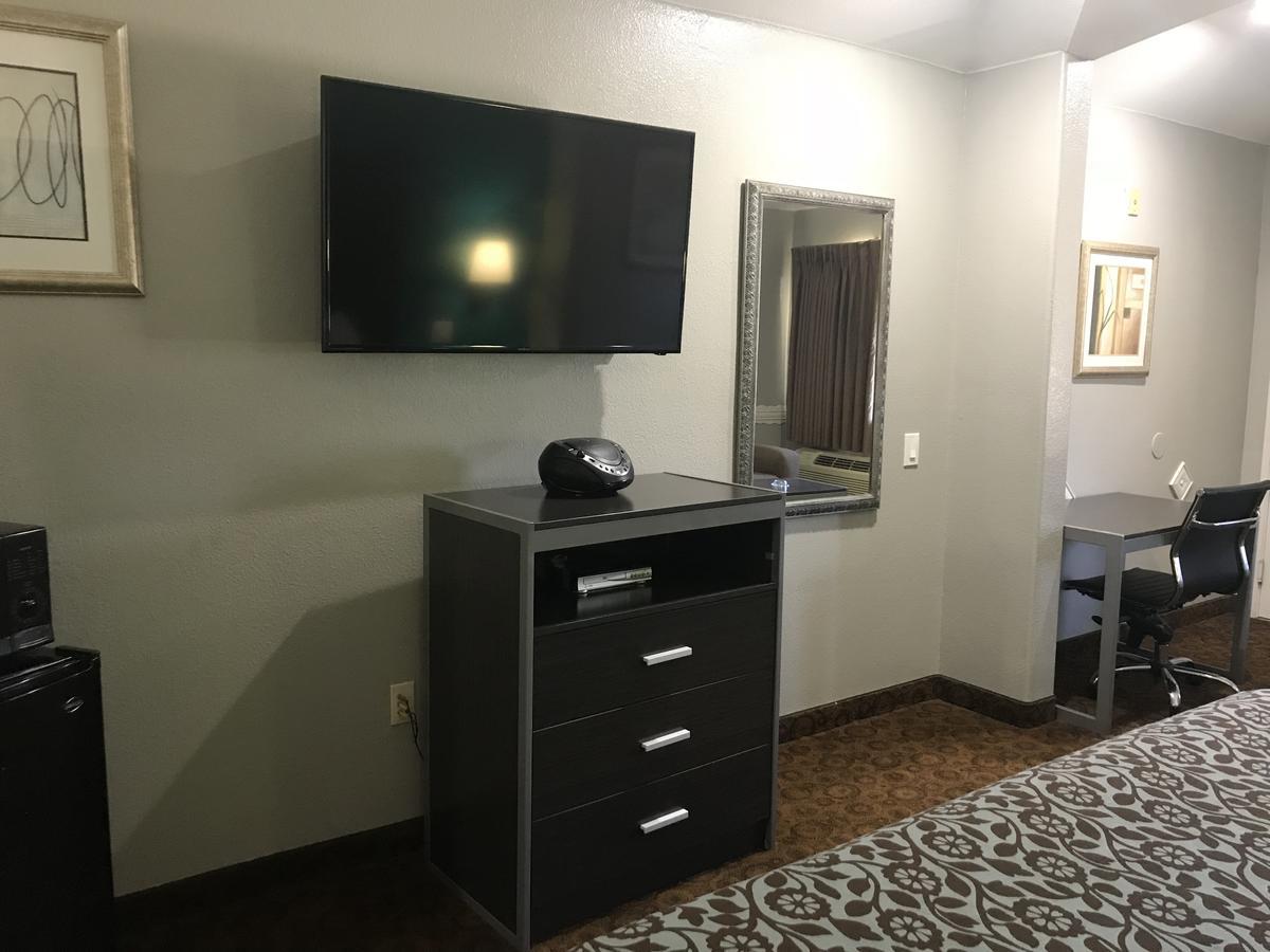 Camelot Inn And Suites Aldine Esterno foto