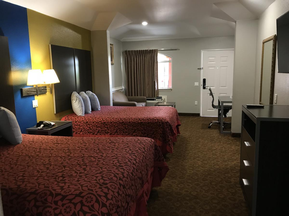 Camelot Inn And Suites Aldine Esterno foto