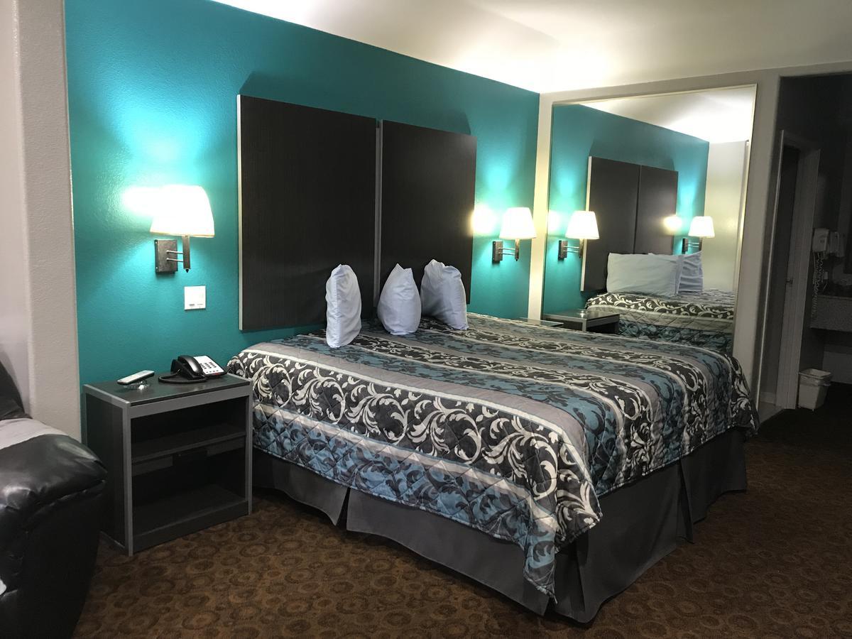 Camelot Inn And Suites Aldine Esterno foto