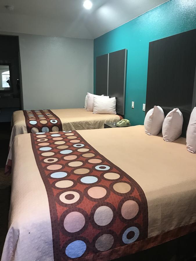 Camelot Inn And Suites Aldine Esterno foto