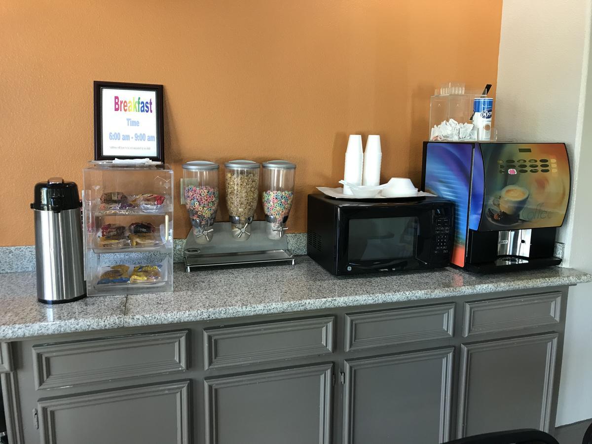 Camelot Inn And Suites Aldine Esterno foto