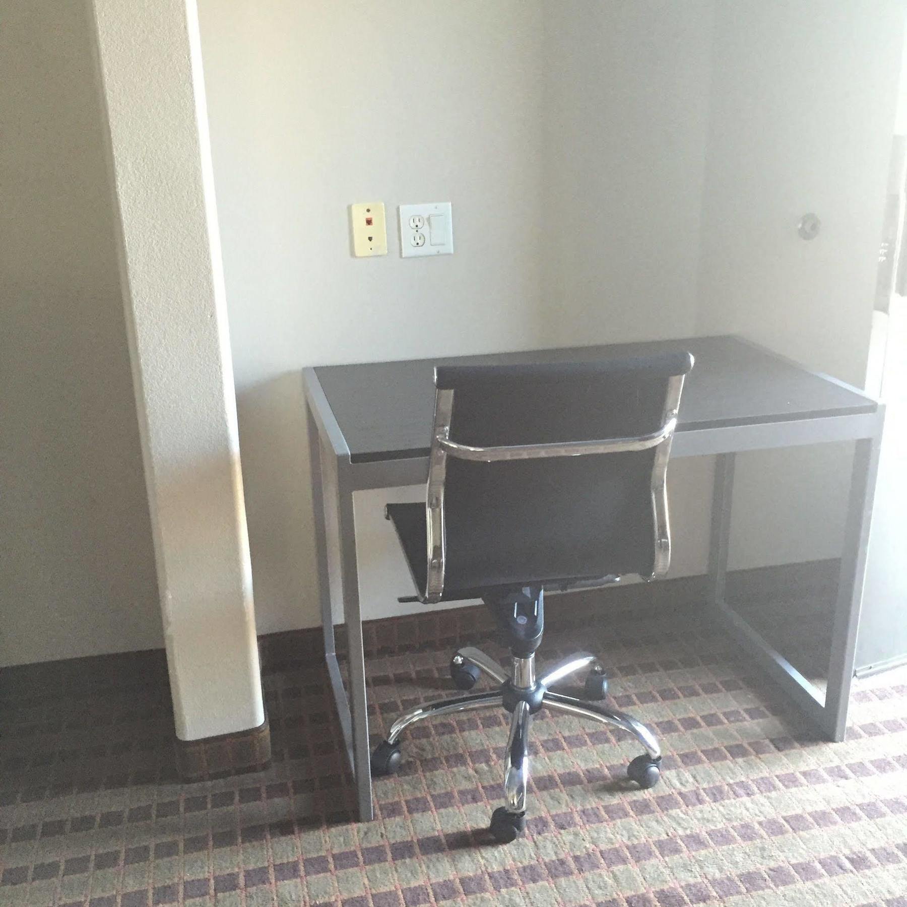 Camelot Inn And Suites Aldine Esterno foto