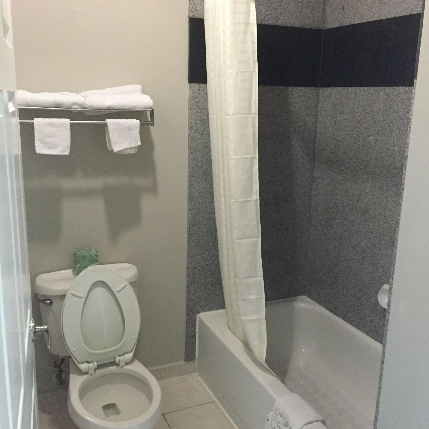 Camelot Inn And Suites Aldine Esterno foto
