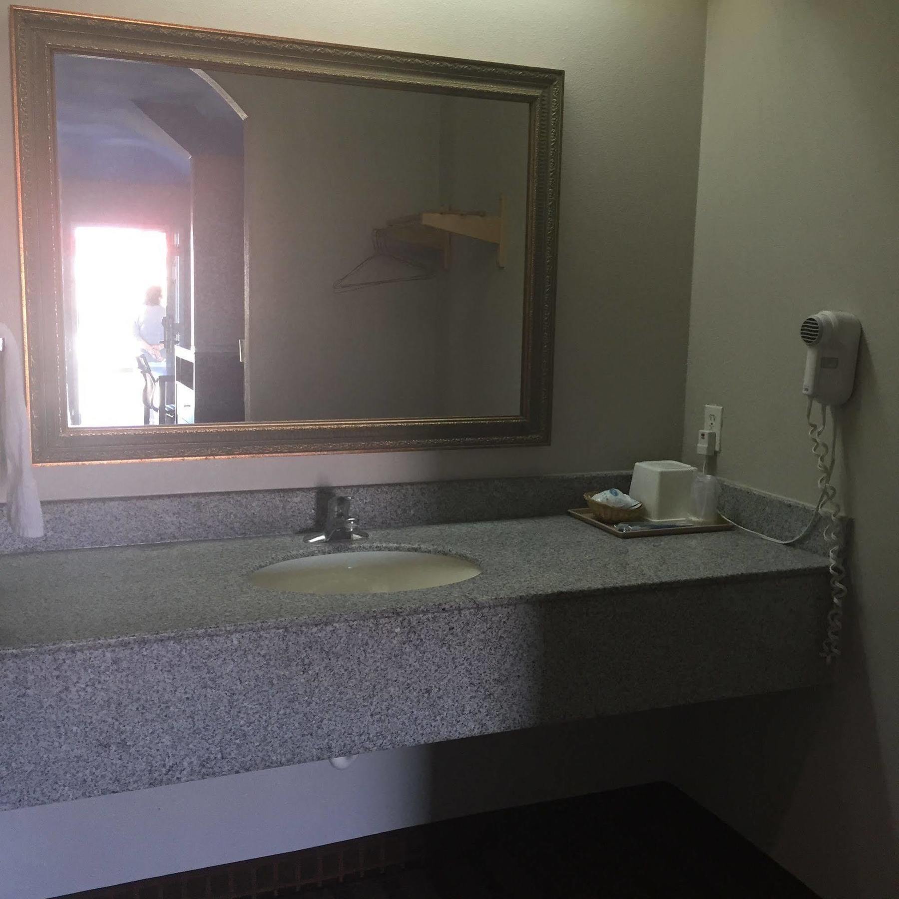 Camelot Inn And Suites Aldine Esterno foto